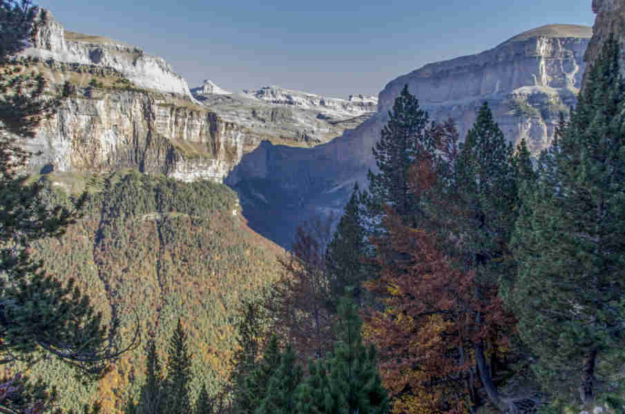 Huesca - parque nacional de Ordesa y Monte Perdido - valle de Ordesa 78 - senda de los Cazadores.jpg